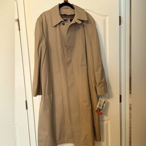 London Fog men’s ultimate raincoat. Size 46L. NWT